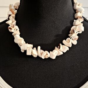 2-piece Artisan Crafted Seashell Jewelry: Hawaiian Lei